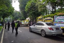 Berduka, Rumah Adiguna Sutowo Dijaga Super Ketat