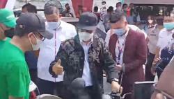Video Menhub Budi Karya Sumadi Jajal Motor Listrik E-Mostra Buatan UMKM