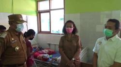 4 Anak dan Bayi Penderita Hidrosefalus Dioperasi di RSUD URM Waingapu<