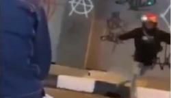 Karma, Remaja Ini Nyalain Petasan di Rumah Orang namun Tertabrak Motor <