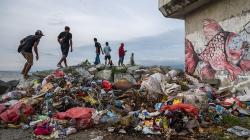 Kawasan Wisata Palu Tercemar, Sampah Menumpuk di Pantai Talise 