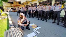 Tingkatkan Kemampuan, Anggota Polresta Solo Latihan Alat Road Blocker