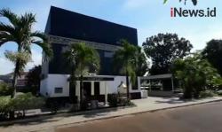 Melihat Masjid Berbentuk Kakbah di Subang