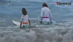 Video Puluhan Peselancar Perempuan Kenakan Kebaya untuk Peringati Hari Kartini di Bali