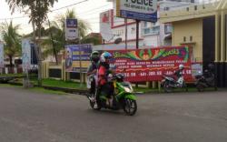 Bidan Cantik Bandar Arisan Ditahan, Polres Muba Dapat Karangan Bunga<
