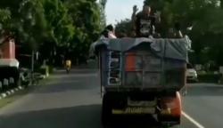 Aksi Belasan Remaja Mandi di Atas Bak Truk Viral di Medsos 