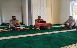    Menginspirasi, Polisi di Musi Rawas Mengaji Satu Juz per Hari Selama Ramadan<