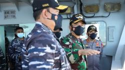 Naik KRI dr Soeharso, Panglima TNI Pantau Pencarian Kapal Selam KRI Nanggala<