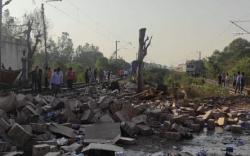 Truk dan Motor Tertabrak Kereta Api, Lima Orang Tewas Seketika