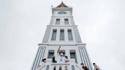Bertemu Penjaga Menara Jam Gadang, Menparekraf: Dia Jadi Duta Pariwisata Tanpa Kita Sadari