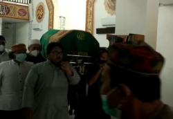 Video Jenazah Radhar Panca Dahana Dimakamkan di TPU Tanah Kusir
