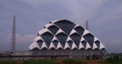 Video Masjid Al Jabbar Belum Selesai Dibangun, Tapi Jadi Tempat Ngabuburit Warga