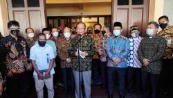 Kunjungi Keuskupan Agung Makassar, Mahfud Sebut Teroris Paling Banyak Ditangkap di Sulsel