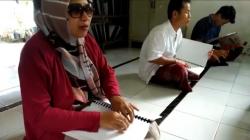 Melihat Penyandang Tunanetra di YPLB Majalengka Khusyuk Tadarus Alquran Braille