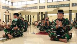 Seluruh Personel TNI AL Gelar Doa Bersama, Harap KRI Nanggala-402 Segera Ditemukan