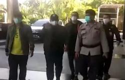 Detik-Detik Wali Kota Tanjungbalai Tiba di KPK 