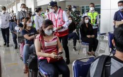 Menhub Budi Karya Pantau Tes GeNose C-19 di Bandara Juanda