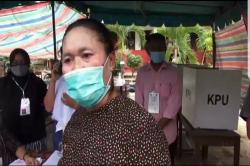 Tak Dapat Mencoblos di PSU Madina, Seorang Ibu Mengamuk ke Petugas PPS<