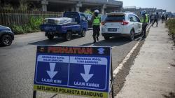 Larangan Mudik, Polisi Sekat Kendaraan di Gerbang Keluar Tol Cileunyi<