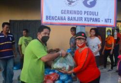 Gerkindo Bagikan Sembako ke Korban Banjir Bandang di Malaka NTT