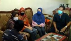 KRI Nanggala-402 Tenggelam, Risma Temui Keluarga Lettu Imam Adi yang Viral Dikunci Sang Anak