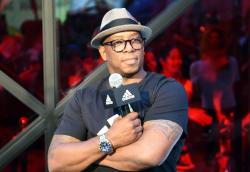 Legenda Arsenal Ian Wright Tiba-Tiba Ikut Main di Liga Ramadan