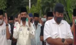 Video Warga Surabaya Salat Gaib untuk Awak KRI Nanggala-402