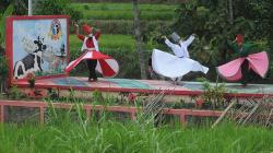 Menanti Waktu Berbuka Puasa, Santri Pesantren Ini Belajar Tarian Sufi