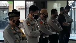 Polres Kota Pasuruan Gelar Salat Gaib dan Tahlil untuk 53 Awak KRI Nanggala 402