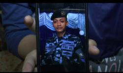 Momen Haru Pelukan Terakhir Serda Wahyu Diyas saat Berpamitan dengan Ibunya