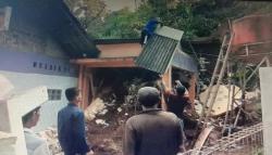 Longsor Terjang Permukiman di Sukabumi, 3 Warga Nyaris Terkubur Hidup-hidup