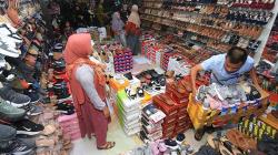 Geliat Penjualan Sepatu Lebaran Mulai Ramai