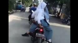Peringatan bagi Perempuan, Jangan Boncengan Motor Posisi Duduk ke Samping Sangat Berbahaya 