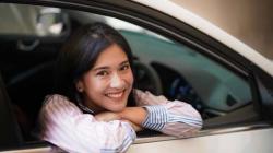 Beasiswa Anak Kurang Mampu, Dian Sastro Pakai Uang Sendiri