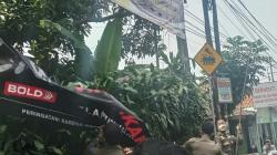 Puluhan Spanduk dan Baliho Tak Berizin di Kota Cimahi Diberangus Petugas