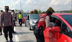 Mudik Awal, Kendaraan asal Jakarta dan Jabar Padati Jalan Tol Semarang-Solo<