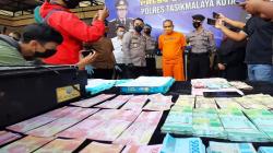 Polisi Tangkap Pedagang Es Krim di Tasikmalaya yang Produksi dan Jual Uang Palsu di Medsos<