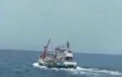 Detik-Detik Kapal Patroli Hiu 17 Kejar Kapal Berbendera Vietnam di Natuna Utara