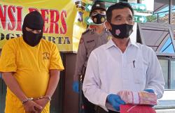 Ditangkap Polisi, Pria ini Gelapkan Uang penjualan Mobil Hanya Untuk Main Perempuan