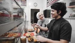 Buka Puasa di Warteg Aurel Hermansyah dan Atta Halilintar Curi Perhatian, Netizen: Pasangan Panutan