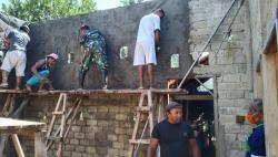 Bantu Renovasi Rumah Nelayan Tak Layak Huni, Anggota TNI di Halbar ini Gerakkan Warga