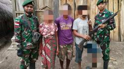 Warga Kupang Sukarela Serahkan 1 Pucuk Senpi Rakitan kepada Satgas Pamtas RI-Timor Leste