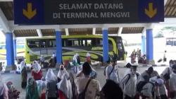 Mudik Lebih Awal, Ratusan Santri asal Bali Tiba di Terminal Mengwi