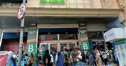 Membeludak, Masuk Pasar Tanah Abang Blok A Hanya Bisa Lewat Blok B