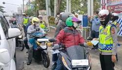 Pemudik di Jalur Pantura Cirebon Dirapid Tes di Tempat, Positif Langsung Karantina<