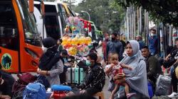 Pemudik Padati Terminal  Poris Plawad Tangerang
