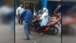 Video Viral Debt Collector Ambil Paksa Motor yang Masih Dikendarai<