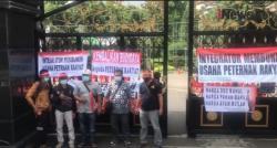 Video Rugi Rp5,4 Triliun, Peternak Gelar Aksi Demo