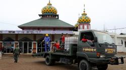 Kodam Iskandar Muda Semprot Cairan Disinfektan Ruang Publik dan Rumah Ibadah