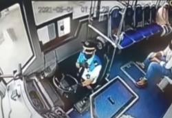 Video Viral Bus Trans Metro Deli Dilempar Batu Terekam CCTV <